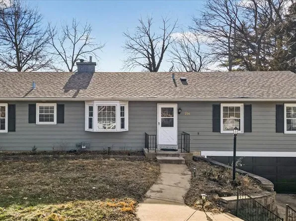 216 Hillsdale Dr, Ballwin, MO 63011