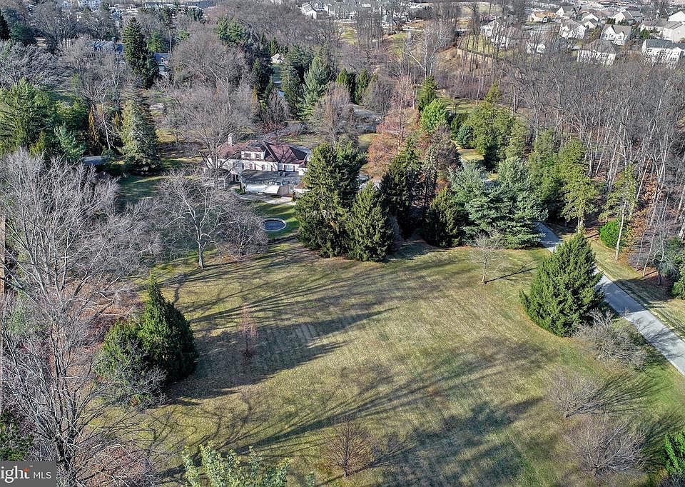 1st image of 1000 Box Hill Ln
