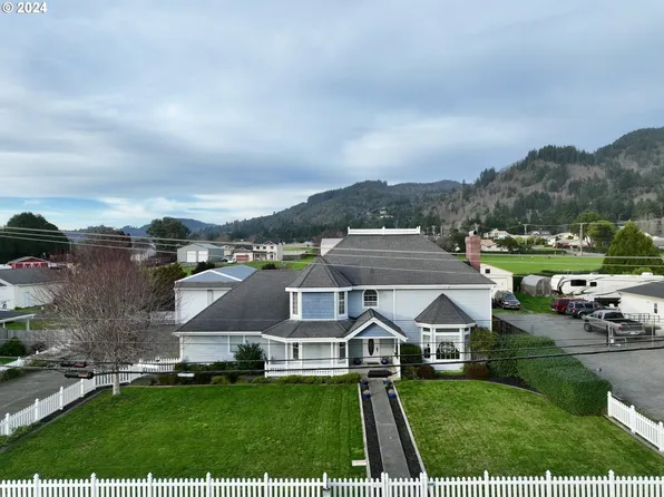 15694 Pedrioli Dr, Brookings, OR 97415