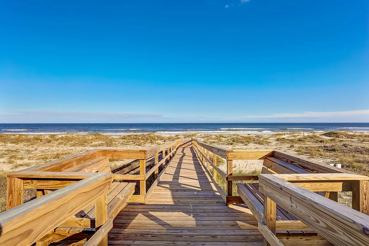 Building Photo - 443 Beachside Pl