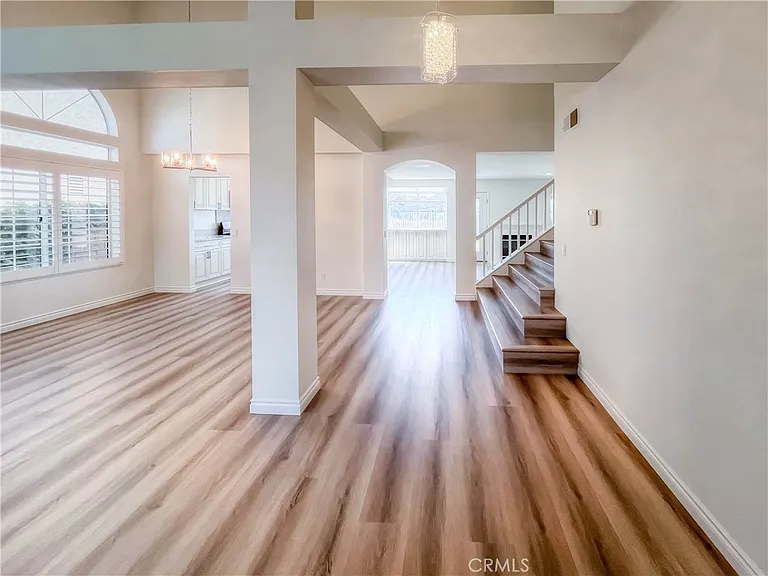 16140 Ridgeview Ln — Photo 2
