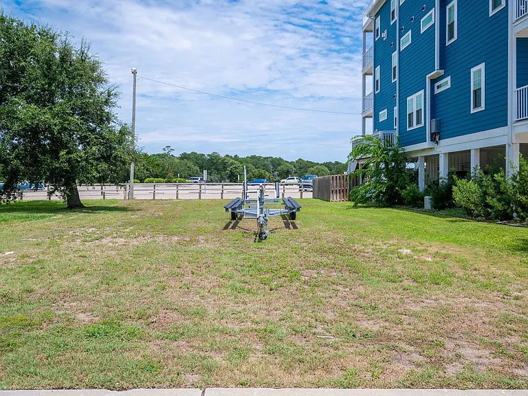 200 Annie Dr — Photo 37