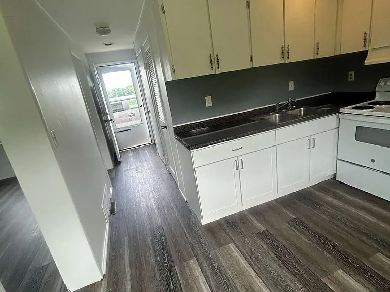 4112 Main St #1 — Photo 3