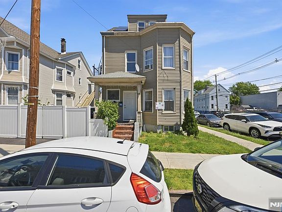 2nd image of 401 E 19th St