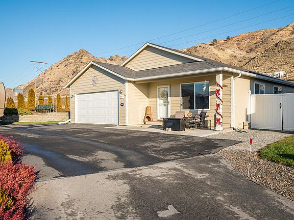 2nd image of 3971 NE Vista Del Ray Dr