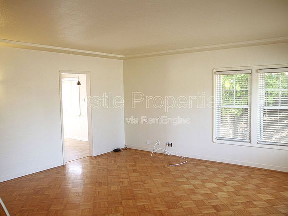 4th image of 271 Viewmont Ave