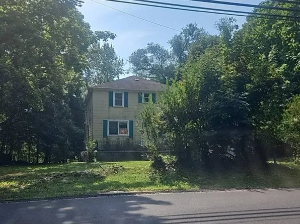 2939 N Wading River Rd, Wading River, NY 11792
