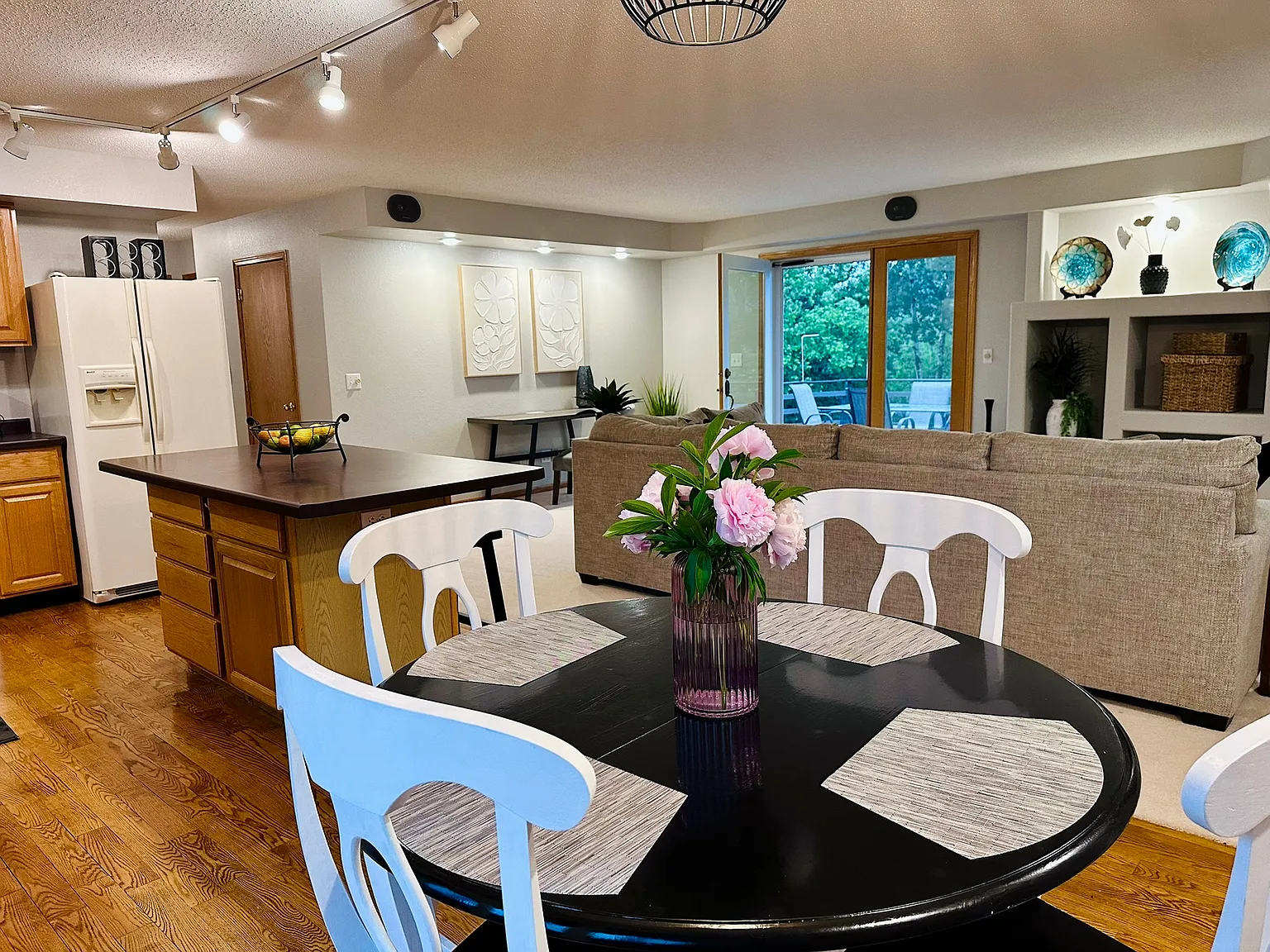 2 bed, $2,200 — Photo 4