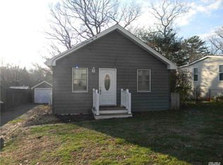 42 W 2nd St, Ronkonkoma, NY 11779