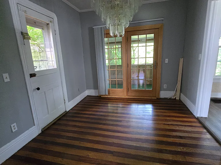 16 Pine St — Photo 2
