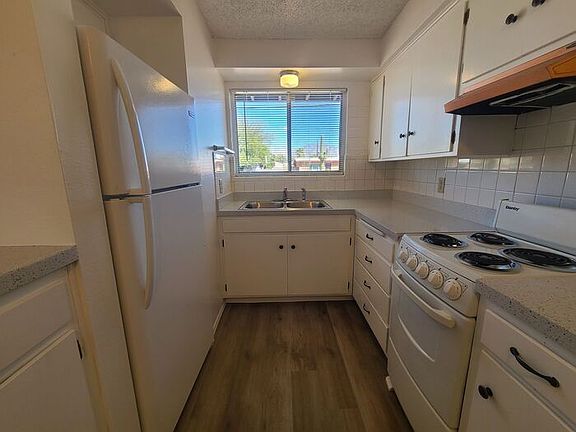 5th image of 5560 E Bellevue St