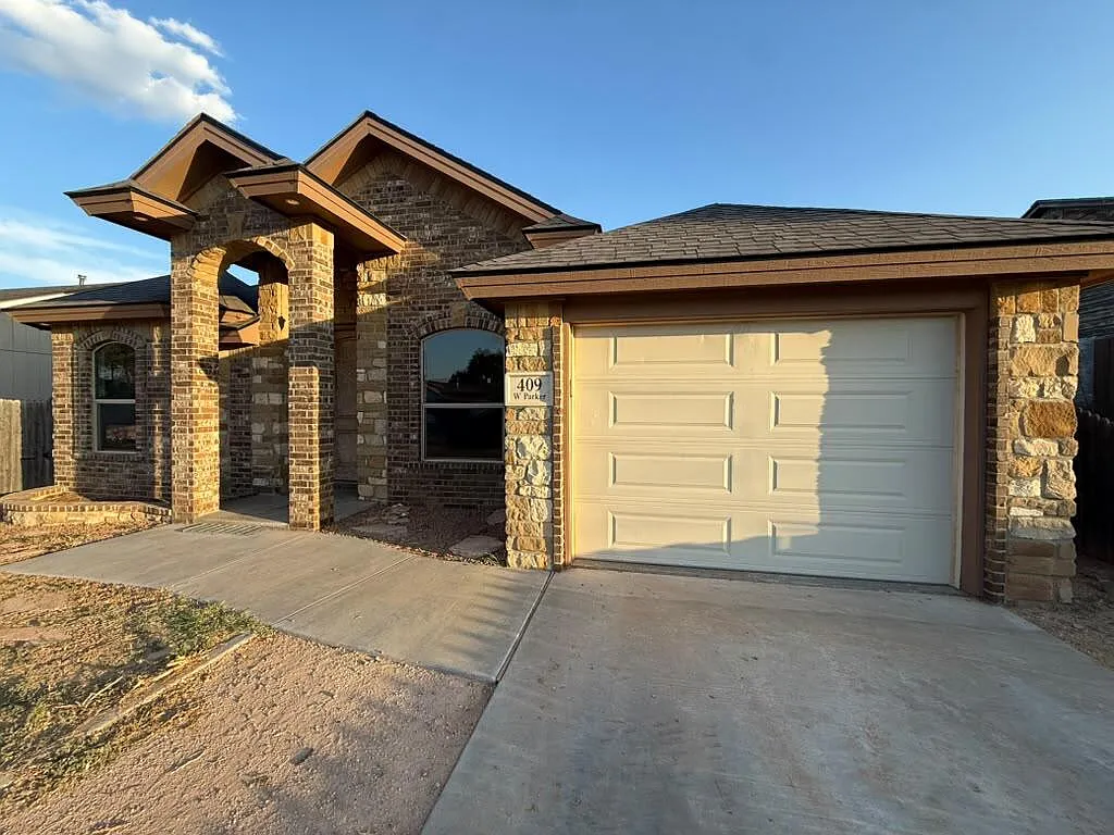 3 bed, 2.0 bath, 1503 sqft, $2,400 — Photo 2