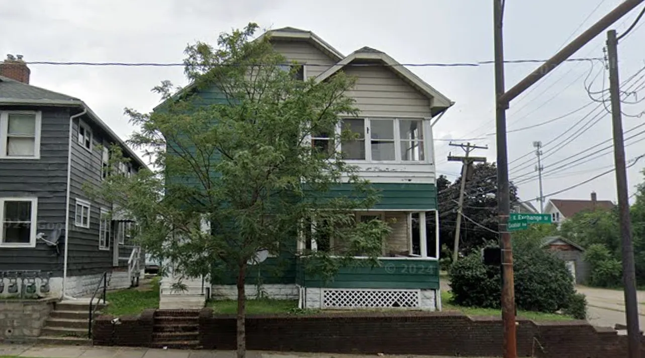2 bed, 1.0 bath, 951 sqft, $875 — Photo 1