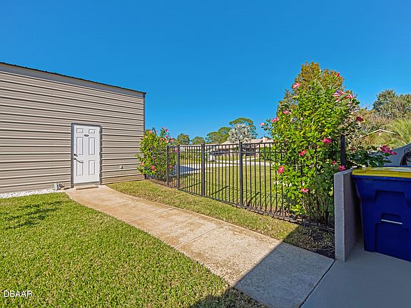 5th image of 2932 Queen Palm Dr