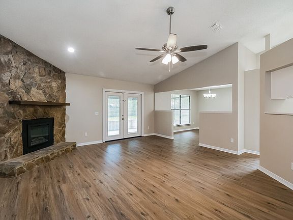 5th image of 2215 Botany St