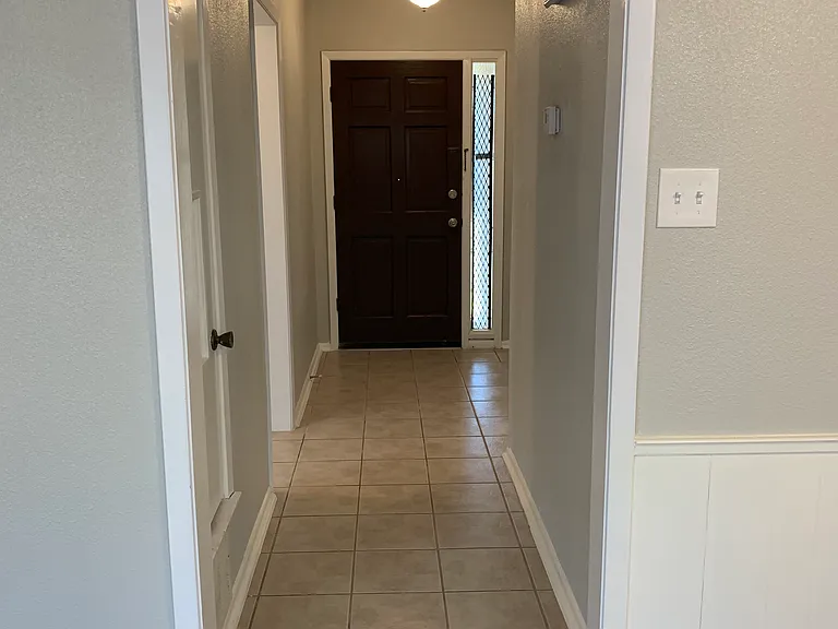 105 Travertine Ln #B — Photo 2