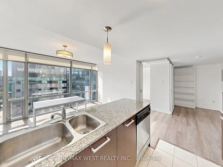 38 Grenville St #1203 — Photo 10