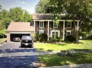 1132 Hemlock Dr, Rochester, MI 48307
