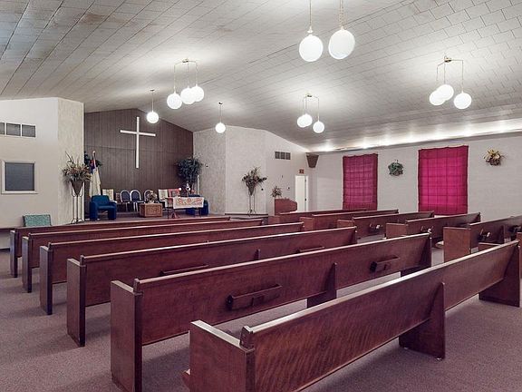 5th image of 110 N Violet Ave