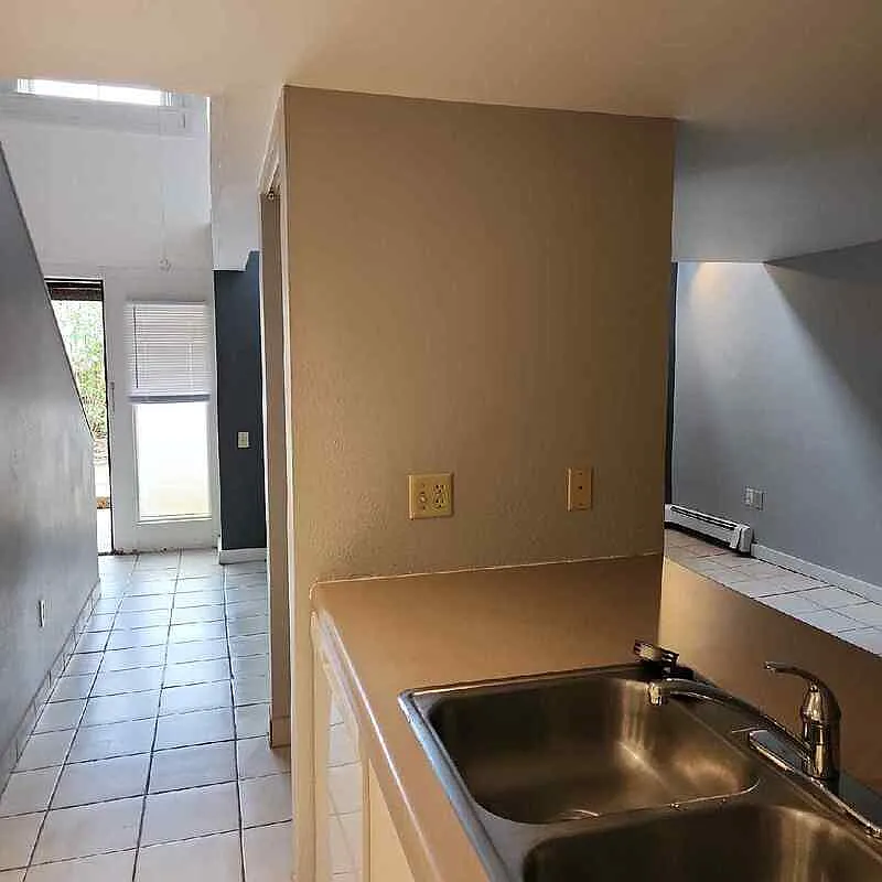 1 bed, 1.0 bath, $799 — Photo 4