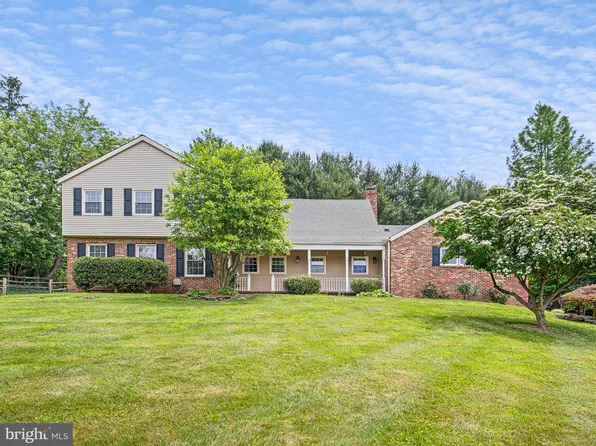 14 Kent Dr, Hockessin, DE 19707