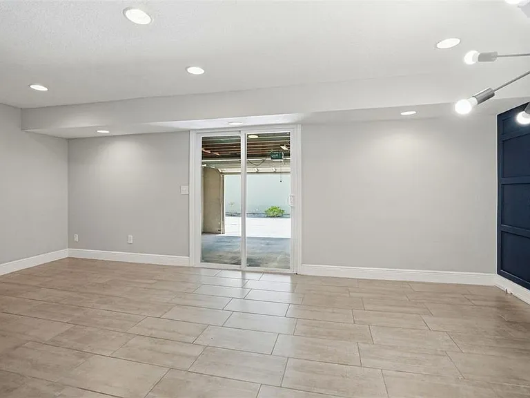 727 N Himes Ave — Photo 36