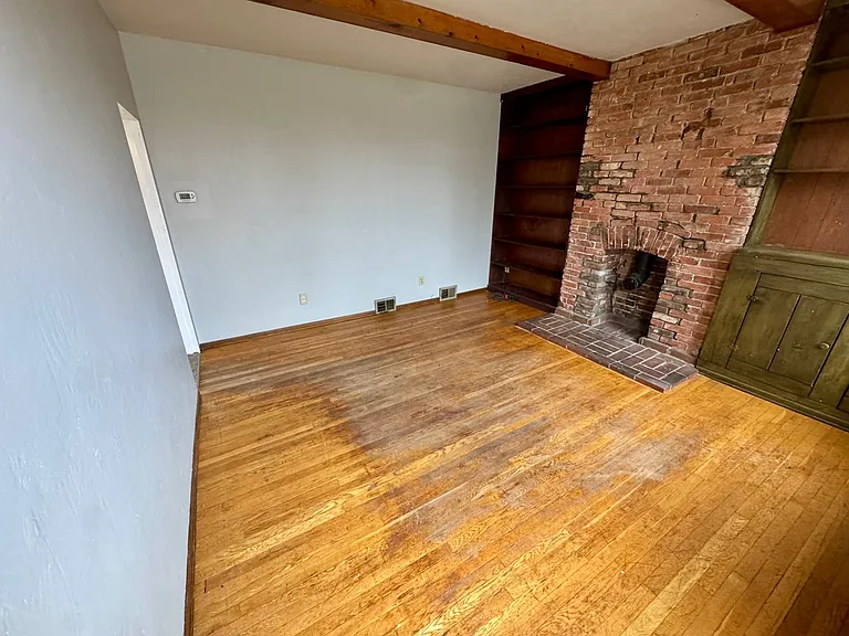 111 S Ohio Street (Full Service) — Photo 16