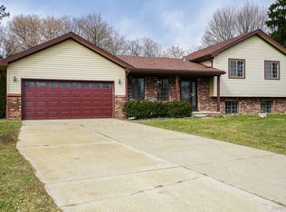4283 Lake Knolls Dr, Oxford, MI 48371