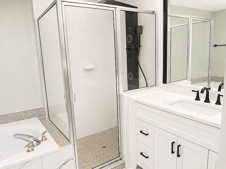 100 Harborview Dr #204 — Photo 8