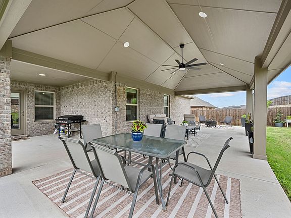 2nd image of 510 Royal Pine Dr