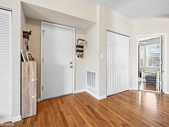 4th image of 3648 W Ainslie St #3