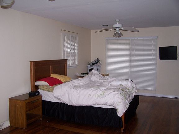 3rd image of 1617 Woodvale Dr