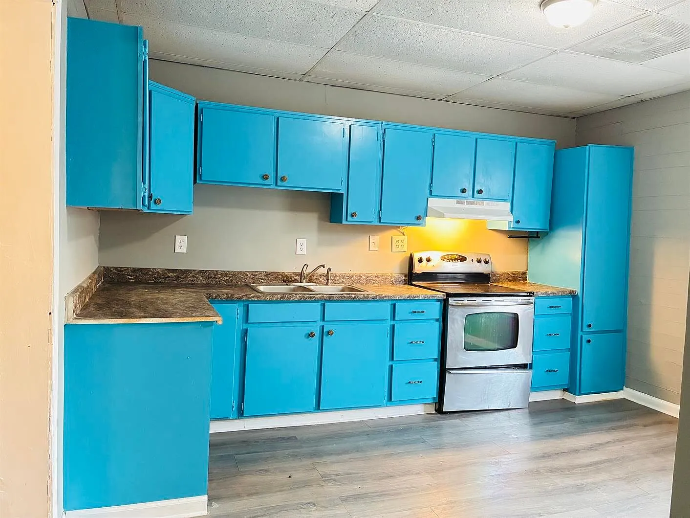 401 Gardner St — Photo 4