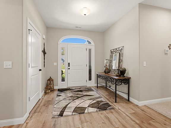 5th image of 429 Ironwood Ln