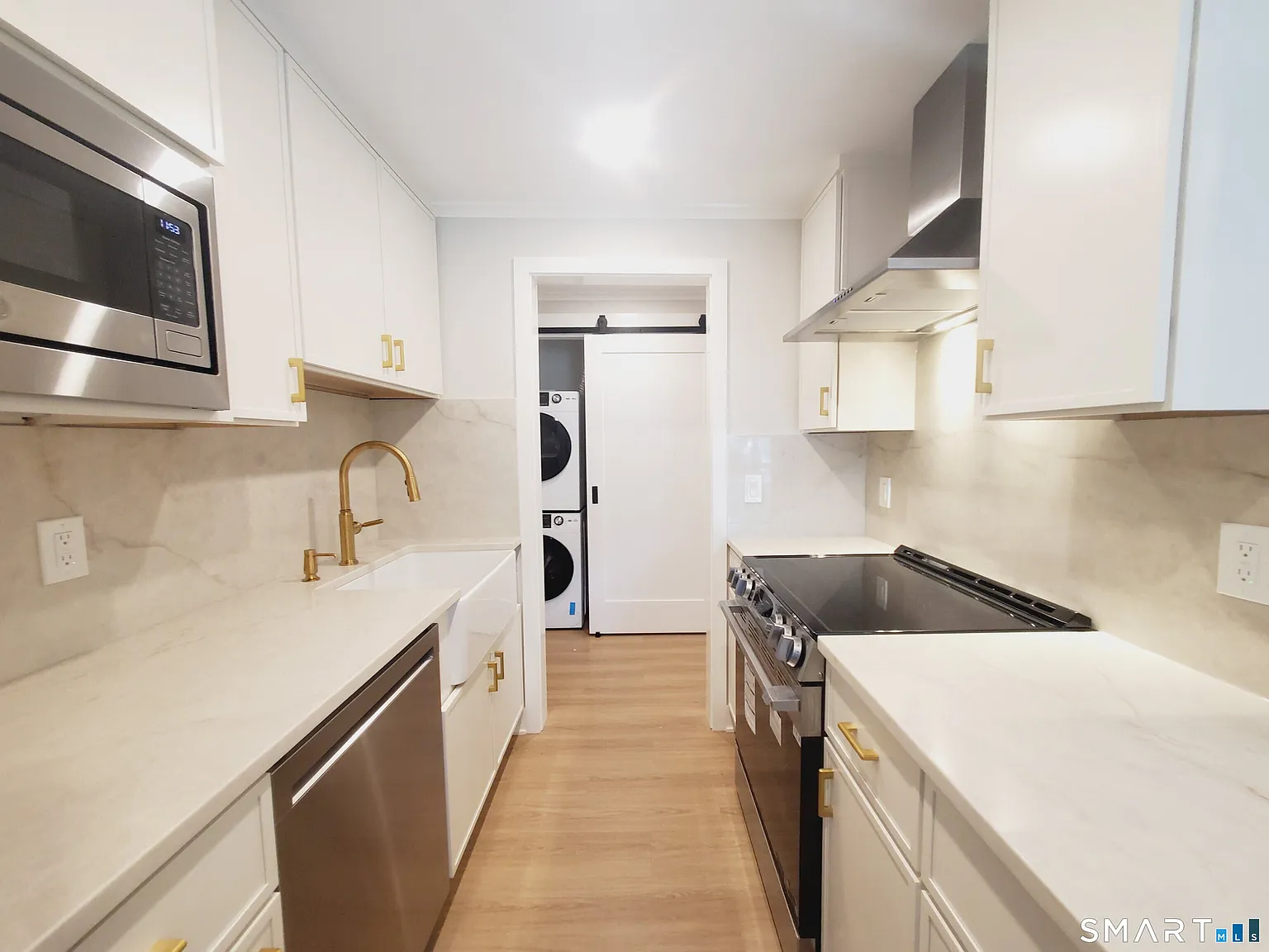 2 bed, 1.0 bath, 1158 sqft, $3,300 — Photo 3