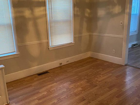 4th image of 634 Laurel St