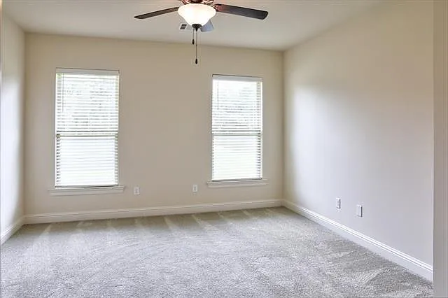 740 Jackson Ct — Photo 6