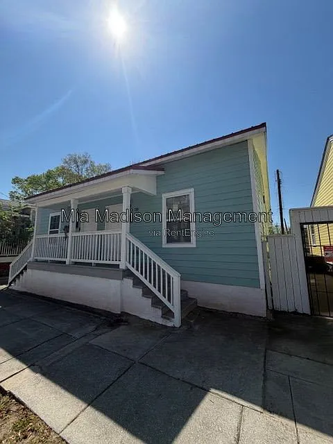 2 bed, 1.0 bath, 756 sqft, $1,700 — Photo 1