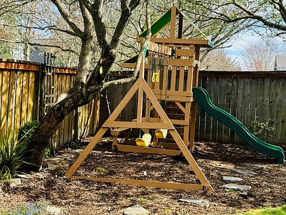 4th image of 1575 Adelman Loop