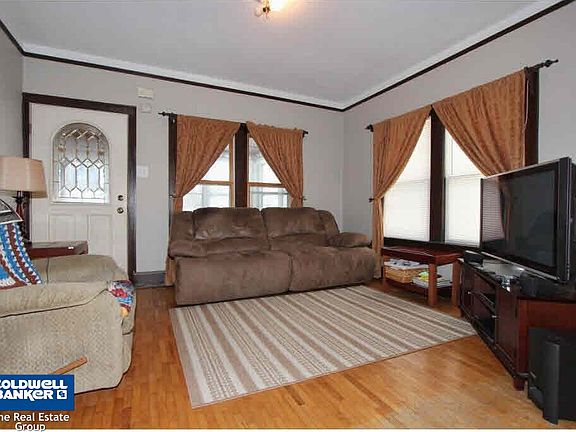 3rd image of 236 Oxford Ave