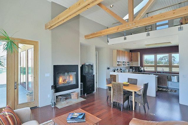 2nd image of 3223 Sandy Ln