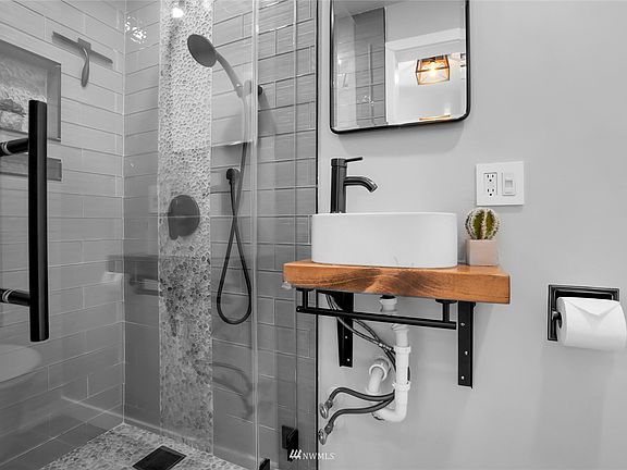 3/4 bathroom on main 