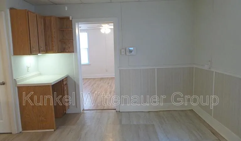 324 N Jackson St — Photo 5