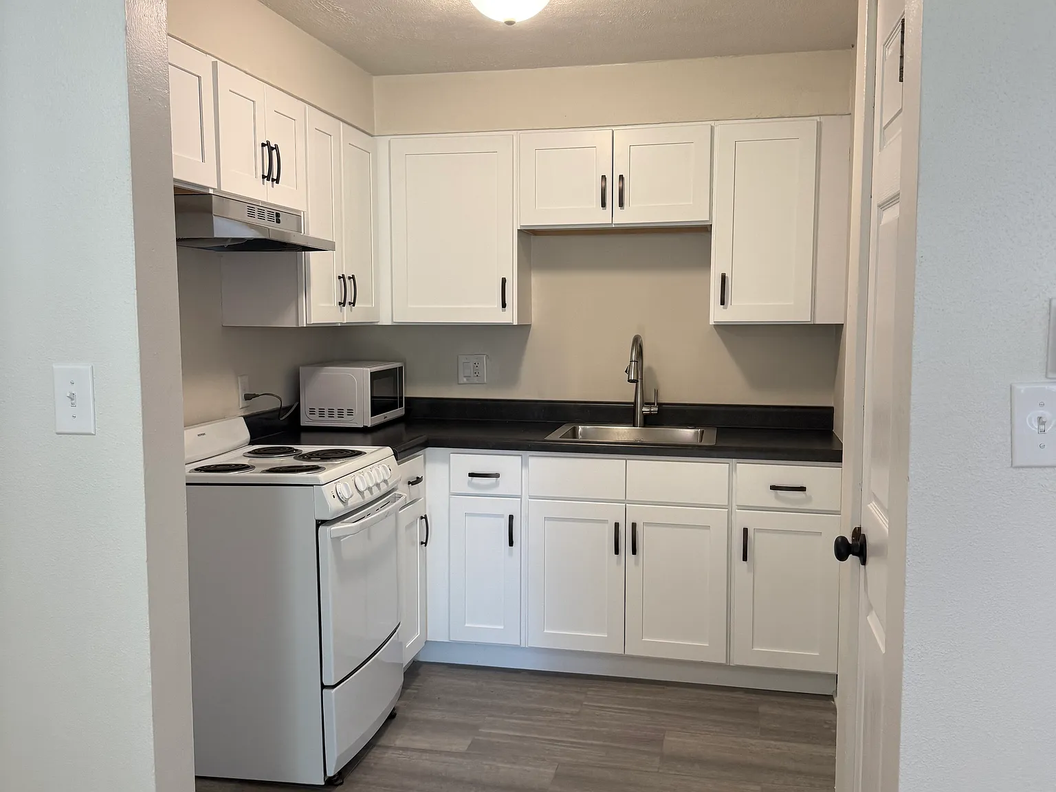 1 bed, 650 sqft, $950 — Photo 2