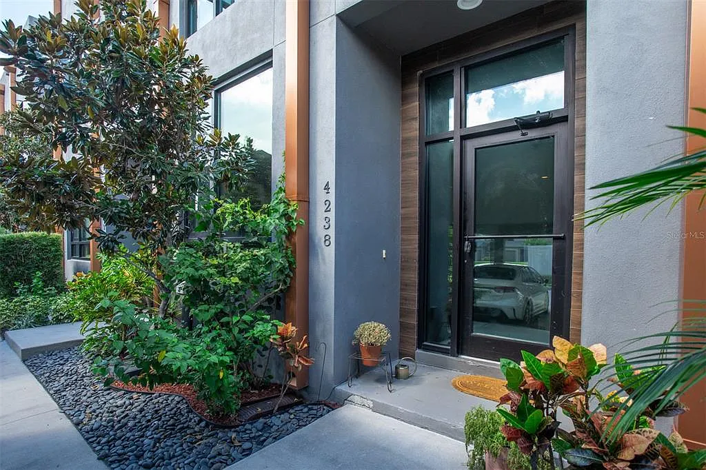 2 bed, 2.0 bath, 1404 sqft, $2,850 — Photo 2