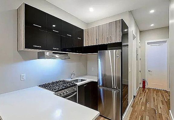 4th image of 30 Scholes St APT 3