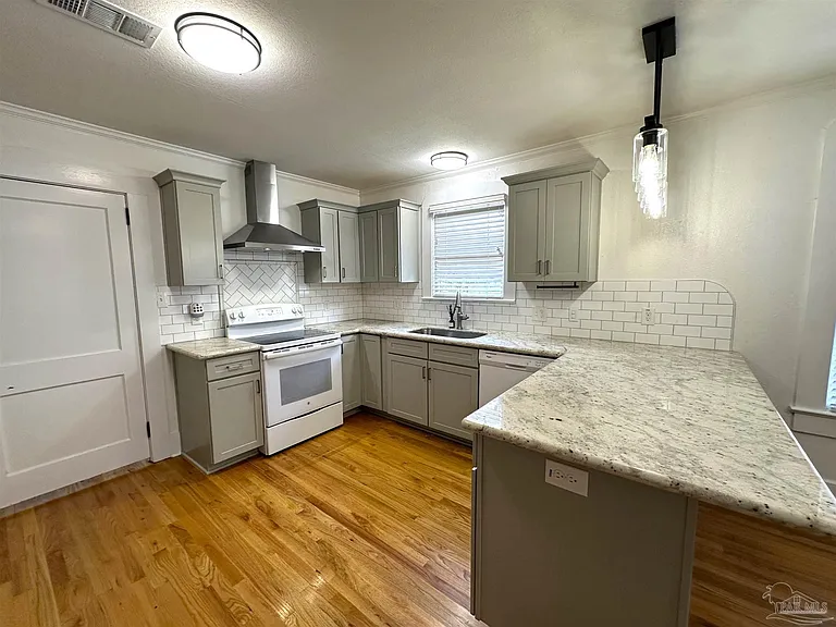 119 N J St — Photo 11