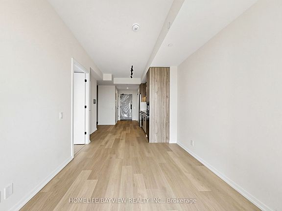 4th image of 109 Erskine Ave #1706