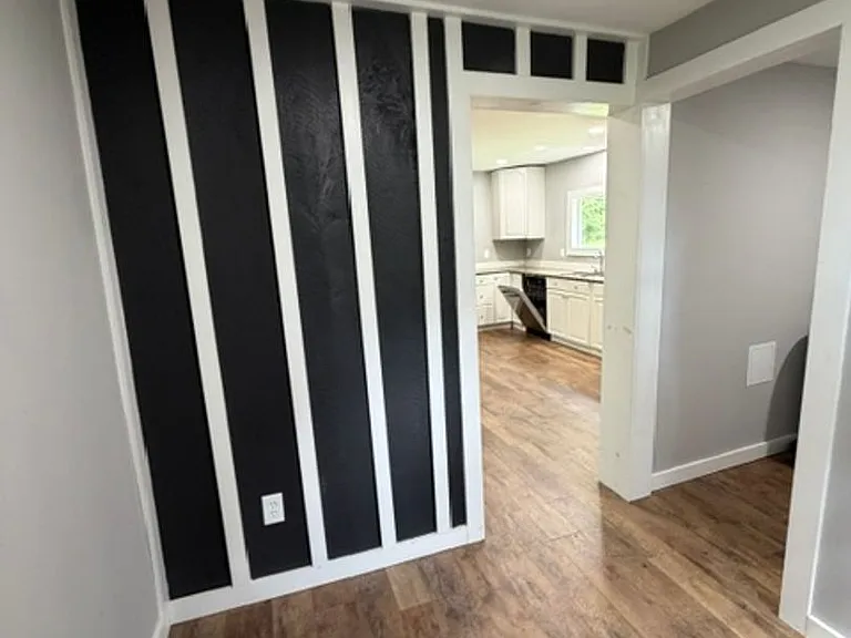 201 Old Harrison Cir SW — Photo 4