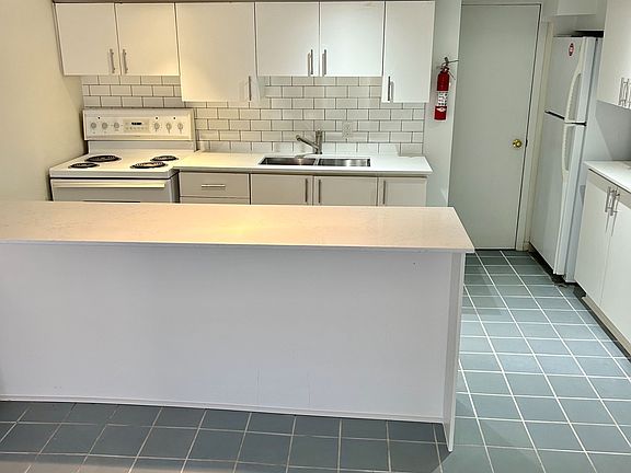 2nd image of 375 Palmerston Blvd